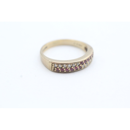 90 - 9ct gold vintage parve set ruby & diamond half eternity ring (2.6g) Size M