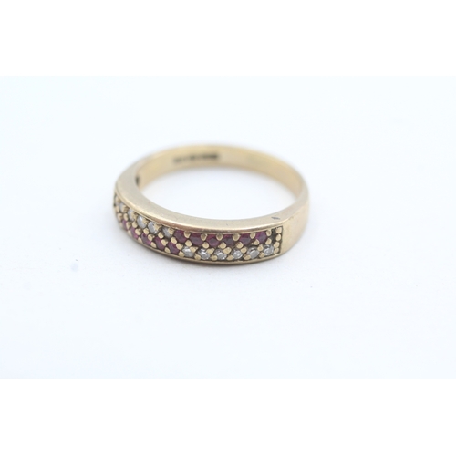 90 - 9ct gold vintage parve set ruby & diamond half eternity ring (2.6g) Size M