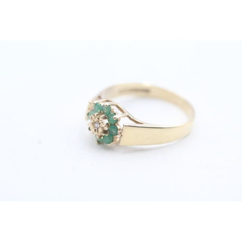 91 - 9ct gold vintage emerald & diamond cluster ring (2.1g) Size N 1/2