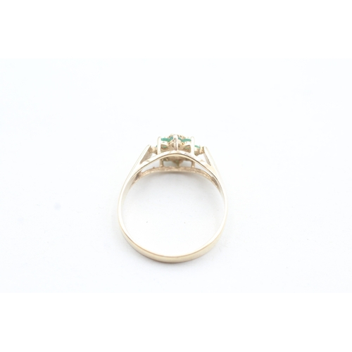 91 - 9ct gold vintage emerald & diamond cluster ring (2.1g) Size N 1/2