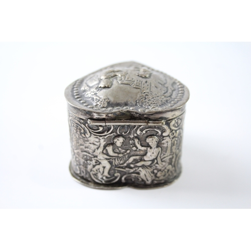 320 - Antique / Vintage Stamped .800 Continental Silver Heart Shaped Trinket Box (59g)