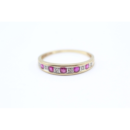 100 - 9ct gold ruby & diamond half eternity ring (1.2g) Size P