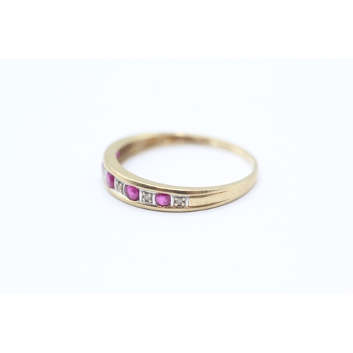 100 - 9ct gold ruby & diamond half eternity ring (1.2g) Size P