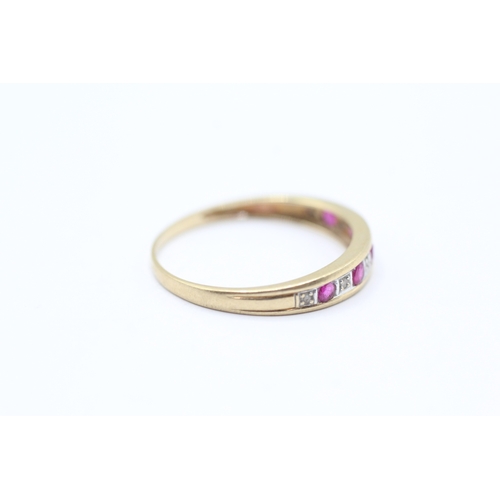 100 - 9ct gold ruby & diamond half eternity ring (1.2g) Size P