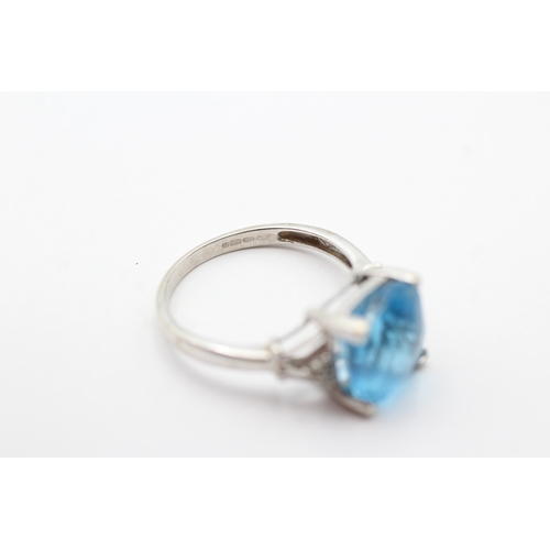 102 - 9ct white gold blue gemstone set cocktail ring (3.2g) Size O