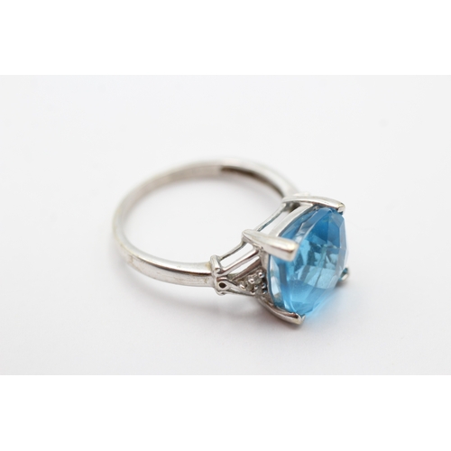 102 - 9ct white gold blue gemstone set cocktail ring (3.2g) Size O