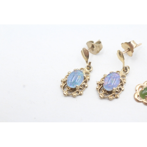 106 - 2x 9ct gold nephrite & opal triplet drop earrings (2.1g)