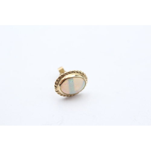 123 - 9ct gold opal stud earrings (1.4g)