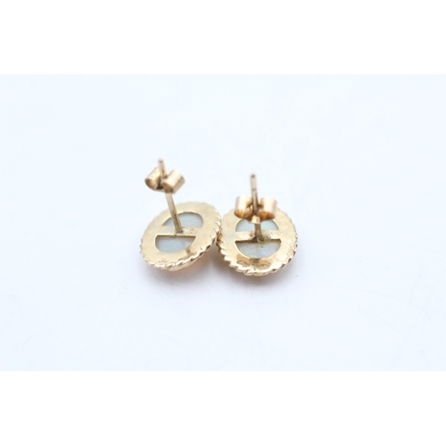 123 - 9ct gold opal stud earrings (1.4g)