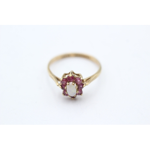 129 - 9ct gold vintage opal & ruby cluster ring (1.6g) Size L