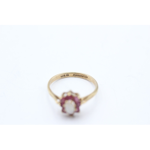 129 - 9ct gold vintage opal & ruby cluster ring (1.6g) Size L