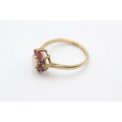 129 - 9ct gold vintage opal & ruby cluster ring (1.6g) Size L