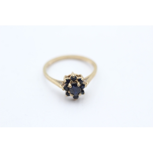 130 - 9ct gold vintage sapphire cluster ring (2.1g) Size O