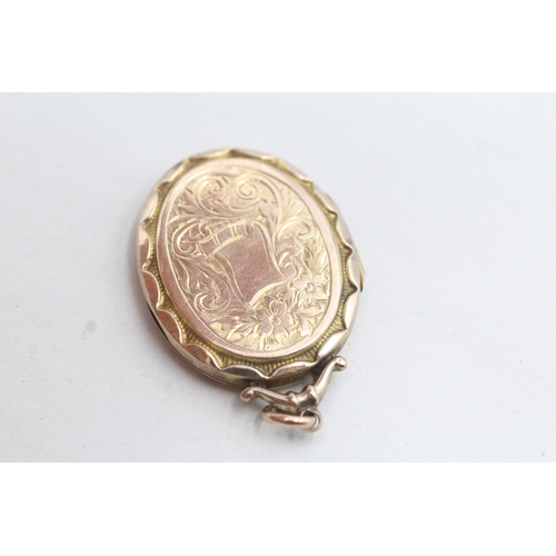 131 - 9ct gold back & front floral embossed locket (5.1g)