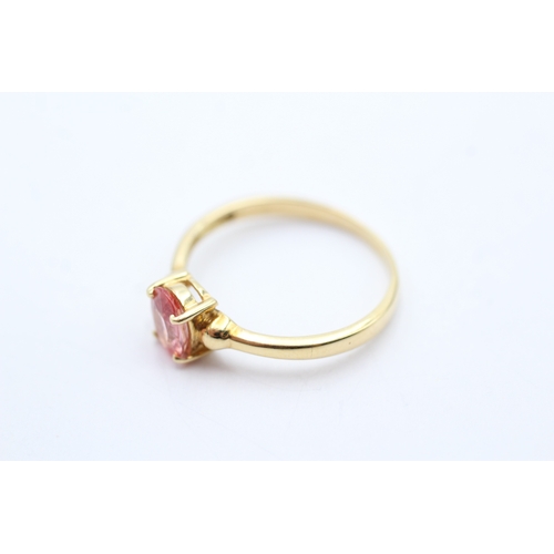 144 - 18ct gold oval cut enhanced padparadscha sapphire solitaire ring (2.1g) Size O