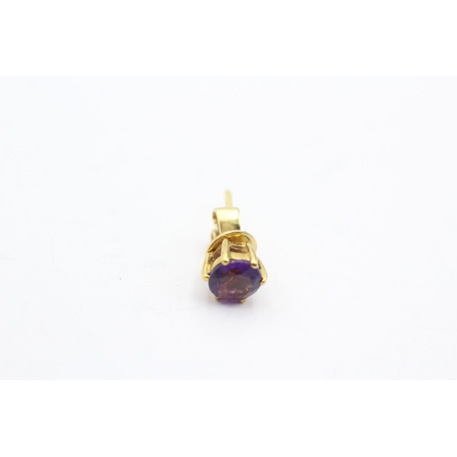 147 - 14ct gold amethyst stud earrings (2.3g)