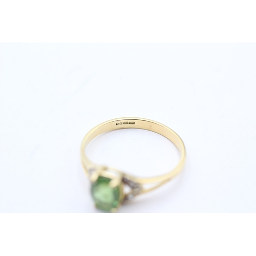 148 - 18ct gold diamond and green gemstone dress ring (3g) Size S 1/2