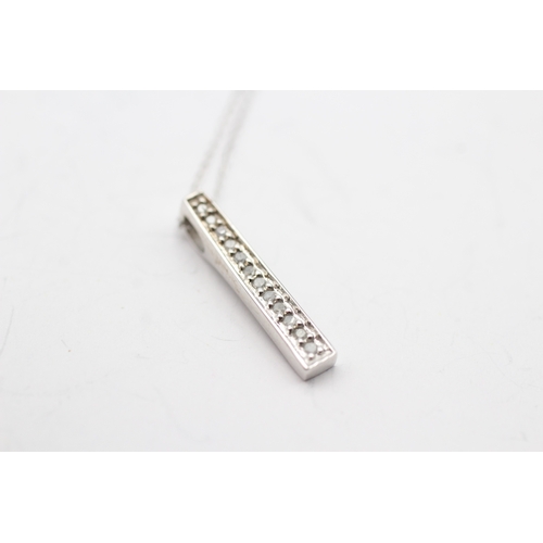 18 - 9ct white gold diamond bar pendant necklace (1.5g)