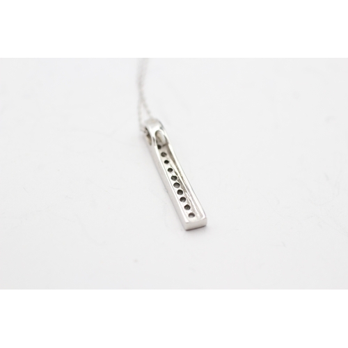 18 - 9ct white gold diamond bar pendant necklace (1.5g)