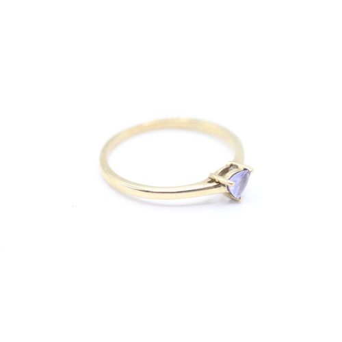 180 - 9ct gold trillion cut tanzanite solitaire ring (1.4g) Size N 1/2