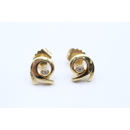 189 - 18ct gold diamond set stud earrings (5.5g)