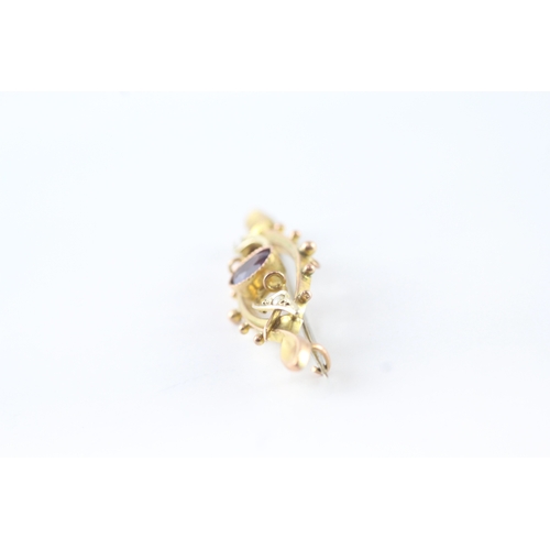 190 - 9ct gold amethyst and pearl twist bar brooch (2g)