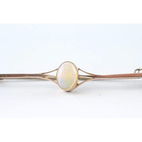 200 - 9ct gold opal bar brooch (4.3g)