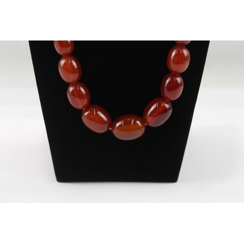 209 - Graduated Bakelite Necklace w/ Internal Streaking, Screw Clasp 69g