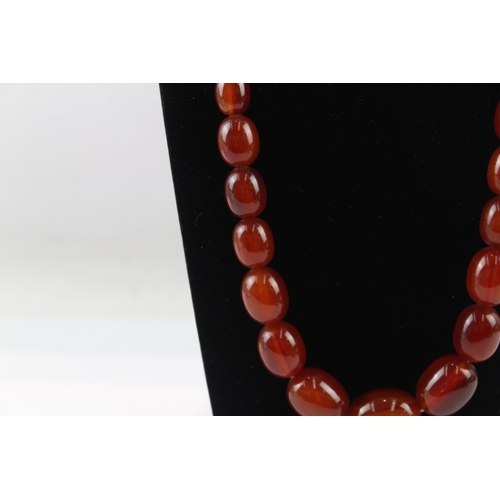 209 - Graduated Bakelite Necklace w/ Internal Streaking, Screw Clasp 69g