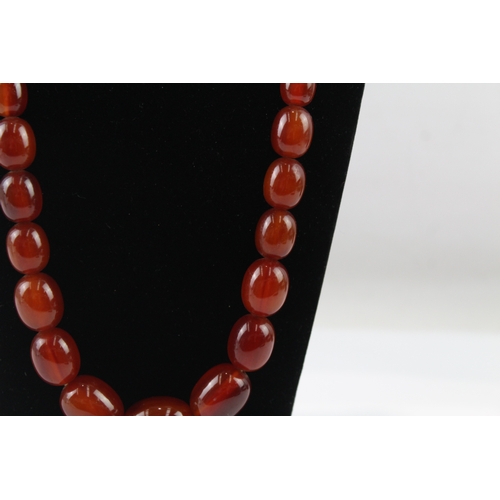 209 - Graduated Bakelite Necklace w/ Internal Streaking, Screw Clasp 69g