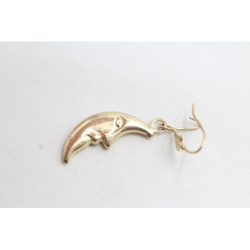 25 - 9ct gold crescent drop earring (1.1g)