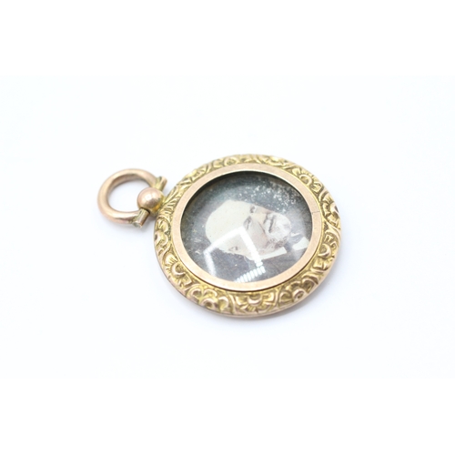 29 - 9ct gold picture locket (3.4g)