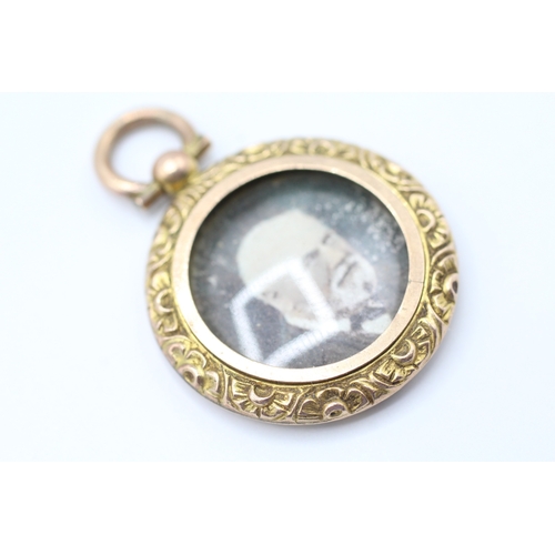 29 - 9ct gold picture locket (3.4g)