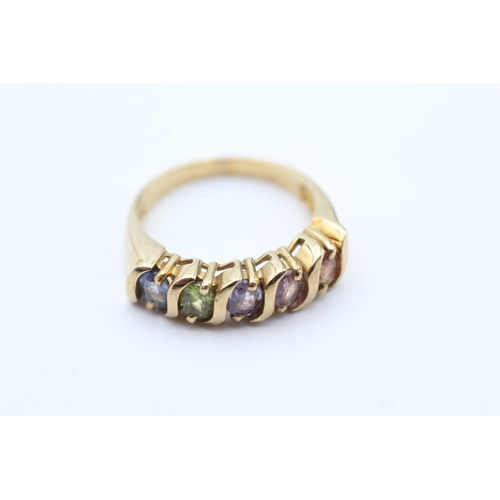 32 - 9ct gold vari-hue sapphire five stone ring (4g) Size N