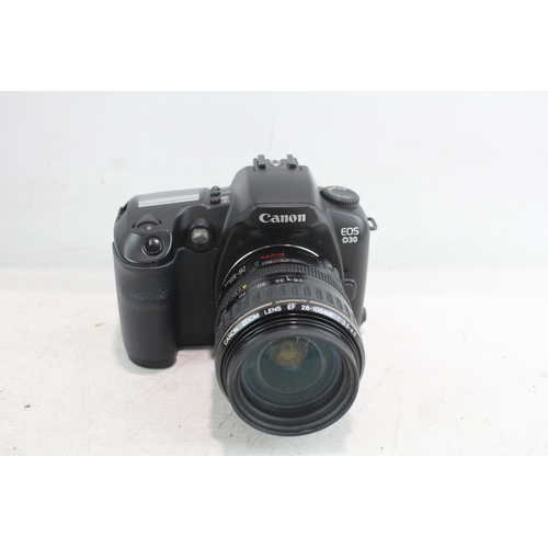 380 - Canon EOS D30 DSLR Digital Camera w/ Canon EF 28-105mm F/3.5-4.5