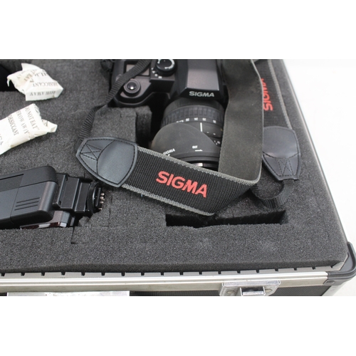 385 - Sigma SD9 DSLR Digital Camera Working Inc Sigma 17-35mm F/2.8-4 & Case