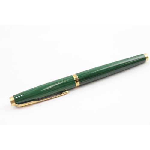 440 - Vintage Parker 75 Green Lacquer Fountain Pen w/ 14ct Gold Nib WRITING