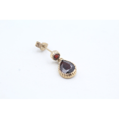 47 - 9ct gold garnet drop earrings (1.8g)