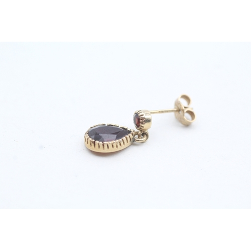 47 - 9ct gold garnet drop earrings (1.8g)