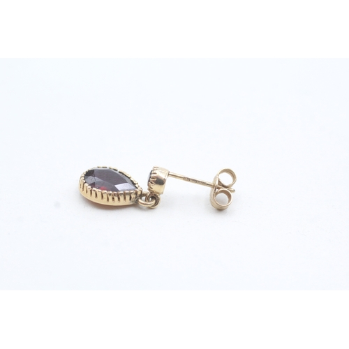 47 - 9ct gold garnet drop earrings (1.8g)