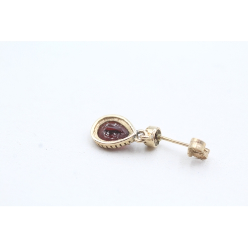 47 - 9ct gold garnet drop earrings (1.8g)