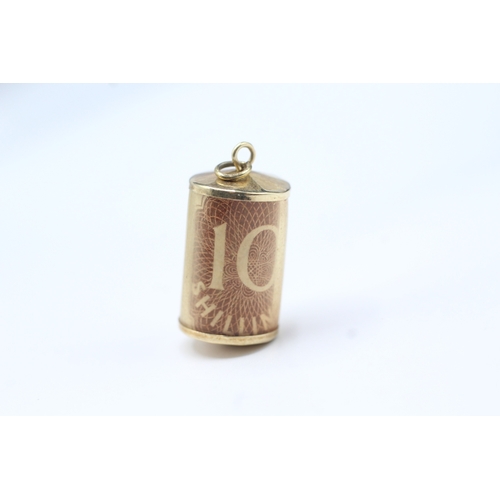 48 - 9ct gold in 'emergency break case' money charm (2.4g)