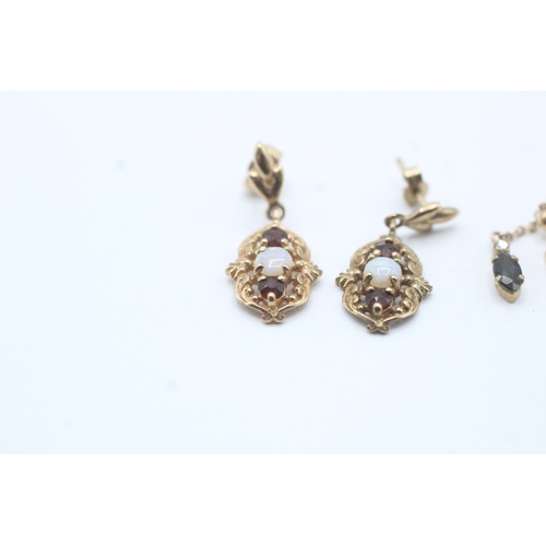 52 - 2x 9ct gold garnet, opal & sapphire drop earrings (2.4g)