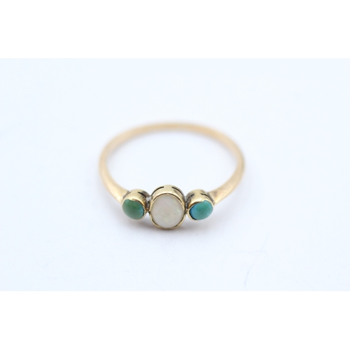 60 - 15ct gold opal & turquoise trilogy ring, bezel set (1.4g) Size N