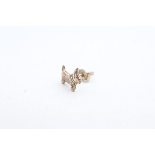 62 - 9ct gold dog stud earrings (1g)