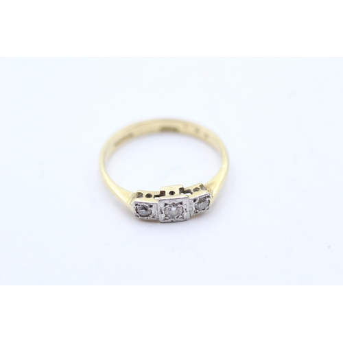 67 - 18ct gold art deco star set diamond trilogy ring (1.9g) Size K