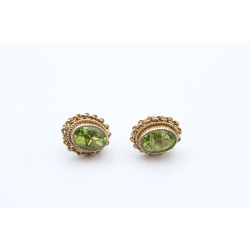 68 - 9ct gold peridot stud earrings (1.8g)