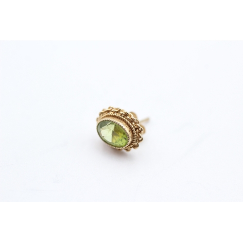 68 - 9ct gold peridot stud earrings (1.8g)