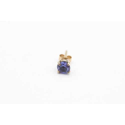 69 - 9ct gold tanzanite stud earrings (1g)