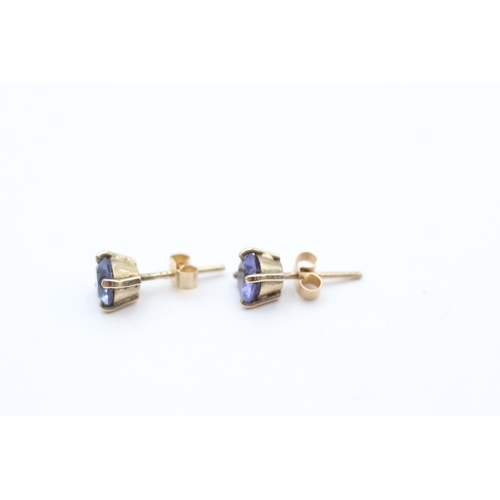 69 - 9ct gold tanzanite stud earrings (1g)